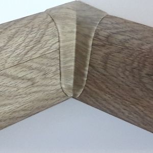 Set 4 buc. piese Lineco imbinare colt interior pentru plinta PVC culoare stejar Mocha