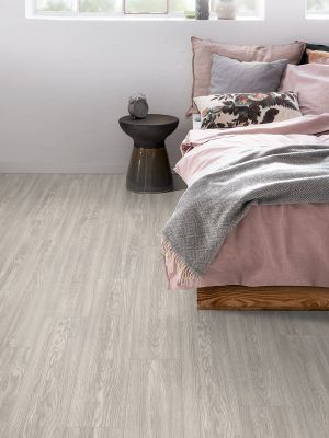 Parchet laminat Egger 8 mm Stejar Soria gri deschis EL2063 - 1,9948 mp